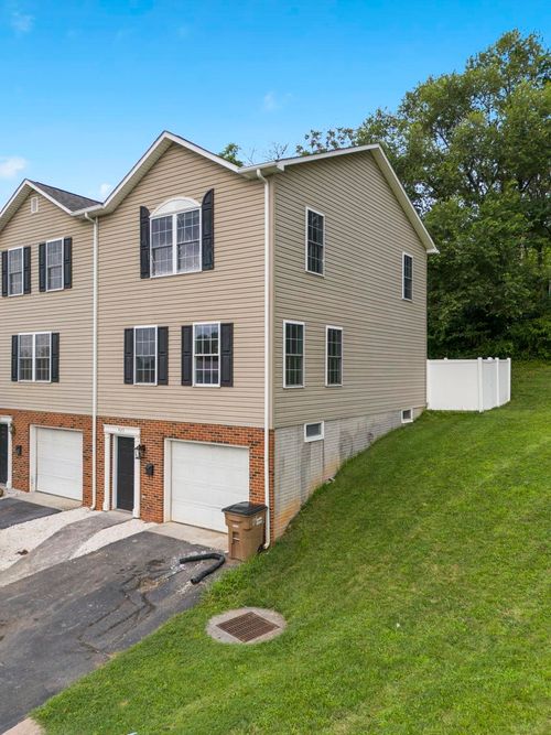 425 Maryland Ave, SHENANDOAH, VA, 22849-1623 | Card Image