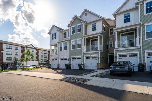 707 Station Rd, Dunellen, NJ, 08812-1382 | Card Image