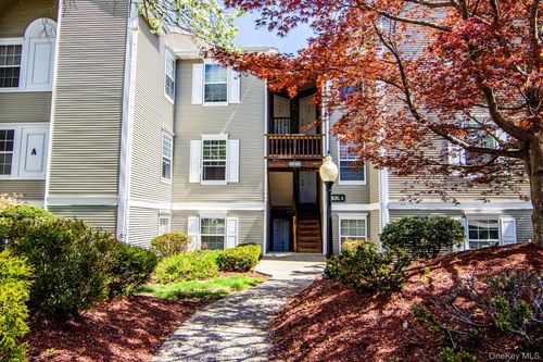 1009 Washington Green, New Windsor, NY, 12553 | Card Image