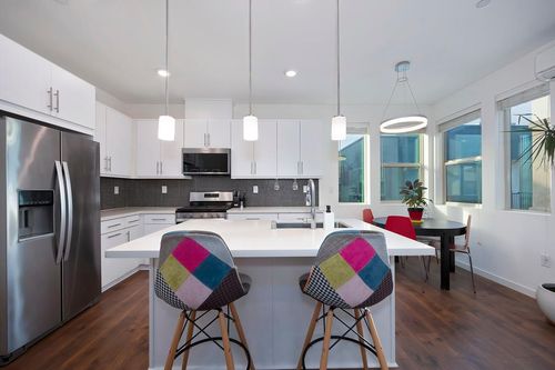 216 Box Ln, Sacramento, CA, 95818-1128 | Card Image