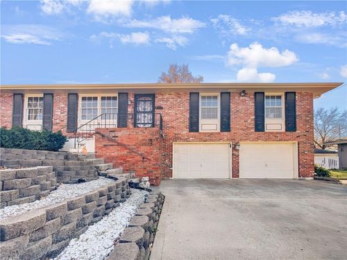 3711 S Kiger Rd, Independence, MO, 64055-3711 | Card Image