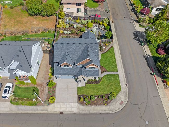 1010 Nw 1 St St, House other with 4 bedrooms, 3 bathrooms and 2 parking in Dundee OR | Image 4