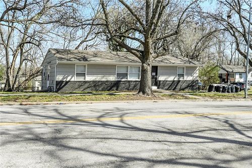 3116 E Gregory Blvd, Kansas City, MO, 64132-3212 | Card Image
