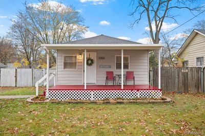 2262 Hartford Avenue, Home with 2 bedrooms, 1 bathrooms and null parking in Waterford Twp MI | Image 2