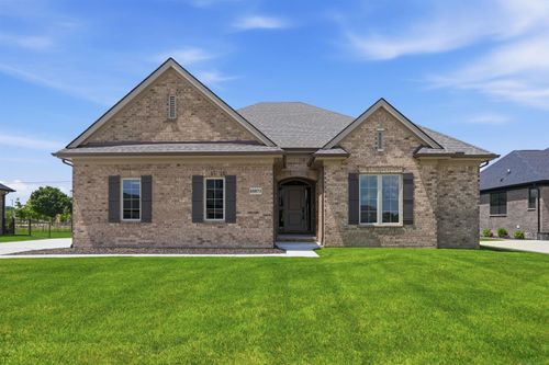 55671 Bay Oaks Ct, Utica, MI, 48315-6239 | Card Image