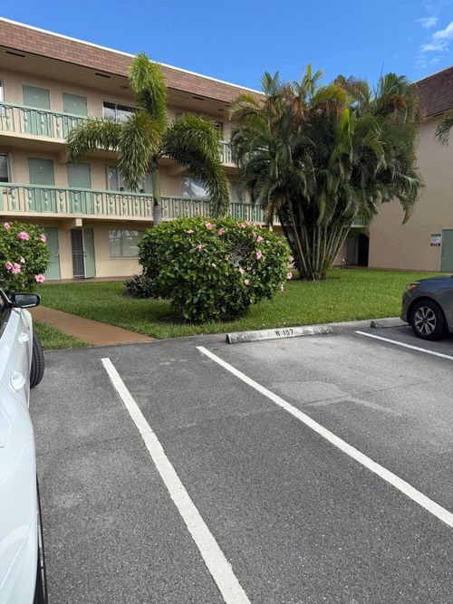 105-400 Village Green Cir W, Palm Springs, FL, 33461-6518 | Card Image