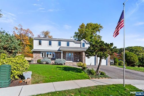 35 Coppola Ct, Clifton, NJ, 07013-1543 | Card Image
