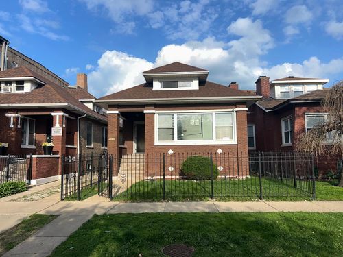 7221 S Bennett Ave, Chicago, IL, 60649-2905 | Card Image