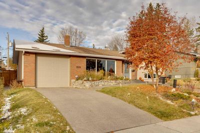 219 Wildwood Dr Sw, House other with 4 bedrooms, 2 bathrooms and 4 parking in Calgary AB | Image 2