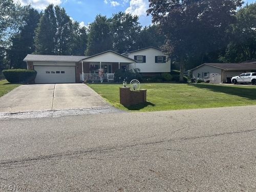 8639 Candlewood Avenue Nw, North Canton, OH, 44720 | Card Image