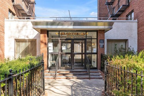202-141 Pershing Crescent, New York, NY, 11432 | Card Image