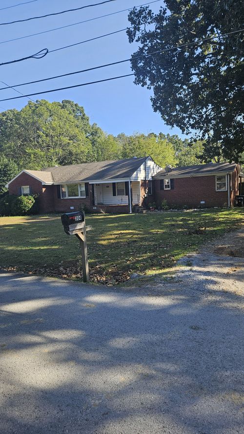 304 Layne St, Tullahoma, TN, 37388-2438 | Card Image