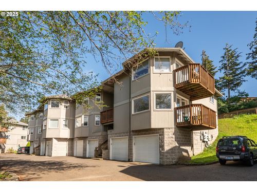 3840 Buccaneer Ln, North Bend, OR, 97459-2492 | Card Image