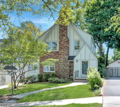 18 Evergreen Pl, Maplewood, NJ, 07040-1023 | Card Image