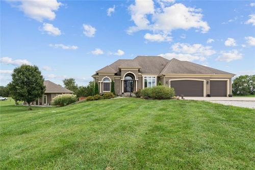 4460 Meadow Ct, Wellsville, KS, 66092-8909 | Card Image
