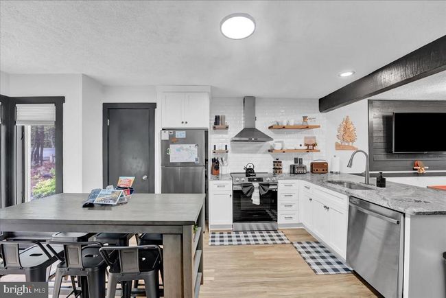 823 Crest Pines Ln, Townhouse with 3 bedrooms, 3 bathrooms and null parking in Pocono Pines PA | Image 11