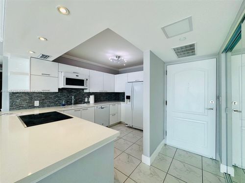 apt-2009-3625 N Country Club Dr, Aventura, FL, 33180-1715 | Card Image