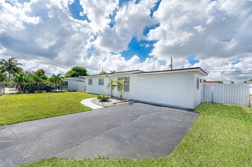 5420 Nw 182nd St, Miami Gardens, FL, 33055-3155 | Card Image