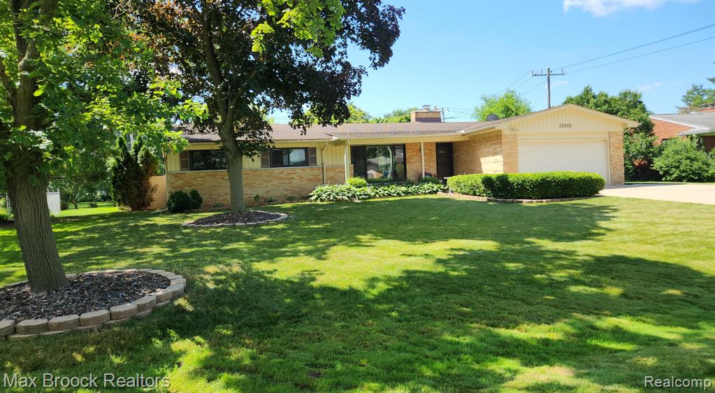 Chesterbrook St, Farmington Hills, MI 48334