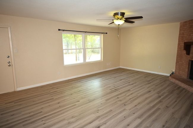 3928 Leafield Dr, House other with 4 bedrooms, 2 bathrooms and 4 parking in Austin TX | Image 5