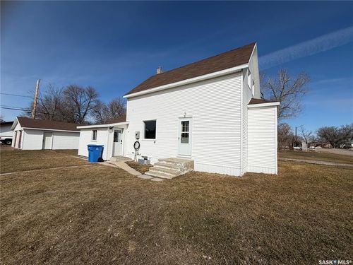 220 4th St E, Carnduff, SK, S0C | Card Image