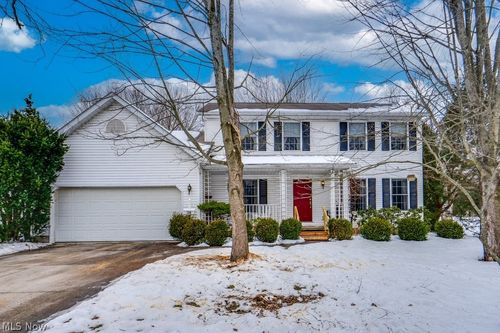 136 Taylor Rd, Barberton, OH, 44203-7639 | Card Image