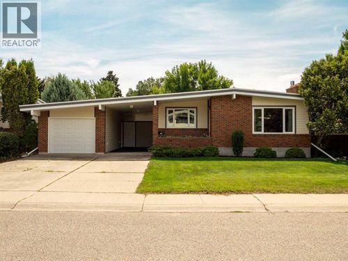 310 Normandy Rd S, Lethbridge, AB, T1J3Y1 | Card Image