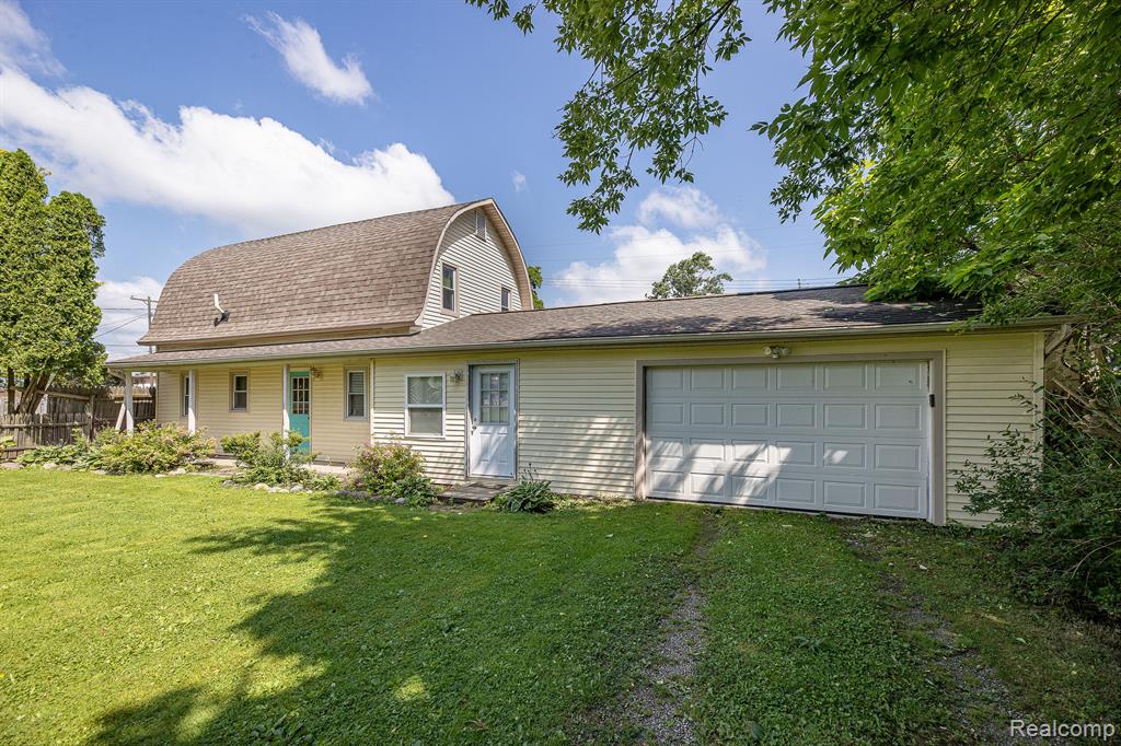 Vine St, Brown City, MI 48416