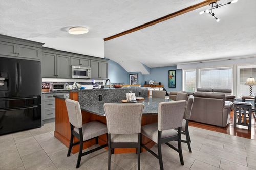 49 Birkdale Rd, Bedford, NH, 03110-4302 | Card Image