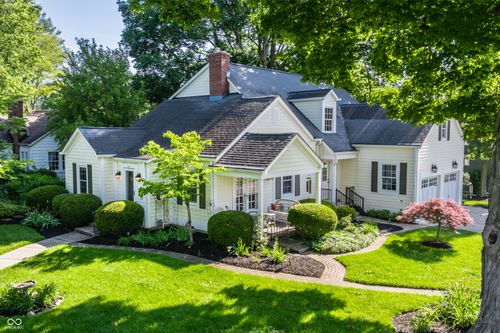 385 S 6th St, Zionsville, IN, 46077-1738 | Card Image