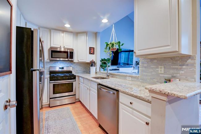 179 Riverwalk Way, Townhouse with 2 bedrooms, 3 bathrooms and null parking in Clifton NJ | Image 9