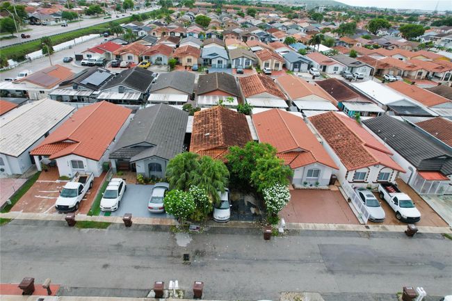 2846 W 75 Th Ter, House other with 3 bedrooms, 2 bathrooms and null parking in Hialeah FL | Image 22