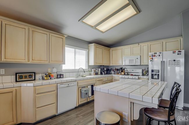 10207 Bay Colony Dr, House other with 3 bedrooms, 2 bathrooms and null parking in Bakersfield CA | Image 12