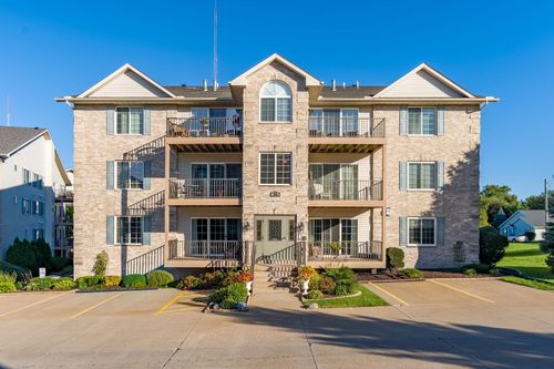 5-3052 Holiday Ct, Bettendorf, IA, 52722-6728 | Card Image
