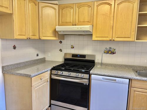 apt-1g-3 Edwards St, Roslyn Heights, NY, 11577-1103 | Card Image