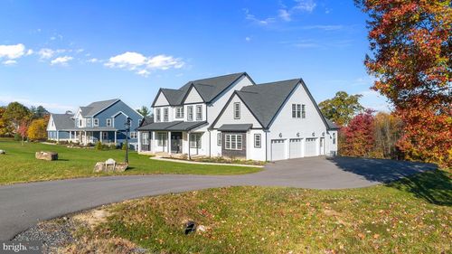 140 Oakwood Dr, Danville, PA, 17821-6985 | Card Image