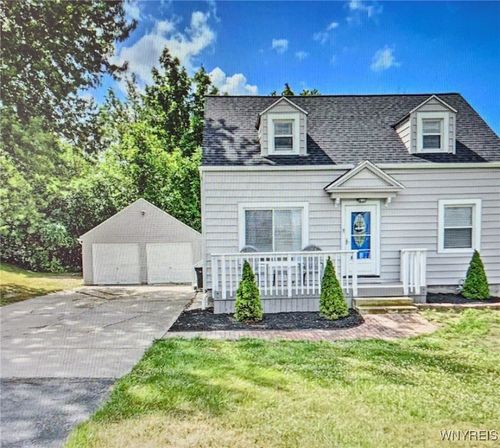 5113 Lake Ave, Orchard Park, NY, 14127-1051 | Card Image