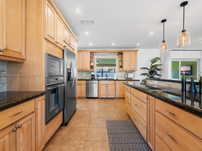 2721 Ne 45 Th St, House other with 2 bedrooms, 2 bathrooms and null parking in Lighthouse Point FL | Image 13