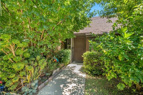 20119 Runnymede St, Winnetka, CA, 91306-2958 | Card Image