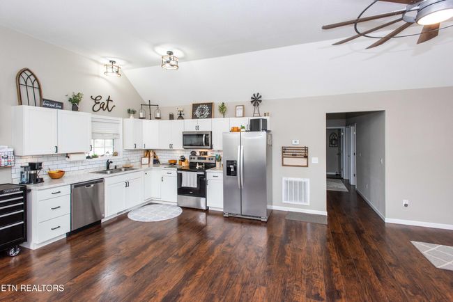 221 Kaysprings Cir, House other with 3 bedrooms, 2 bathrooms and null parking in Jacksboro TN | Image 7
