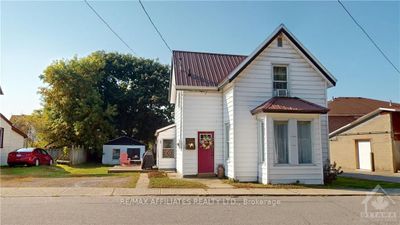 130 Henry St, House other with 3 bedrooms, 1 bathrooms and 2 parking in Cardinal ON | Image 2