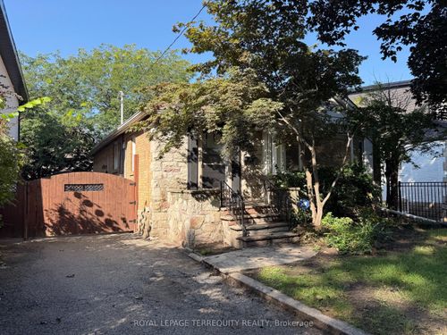 24 Elsfield Rd, Etobicoke, ON, M8Y3R4 | Card Image