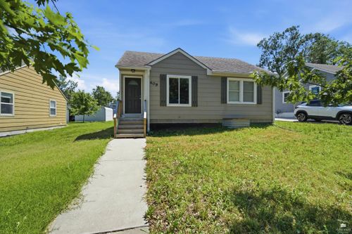409 W Vine St, Junction City, KS, 66441-3630 | Card Image