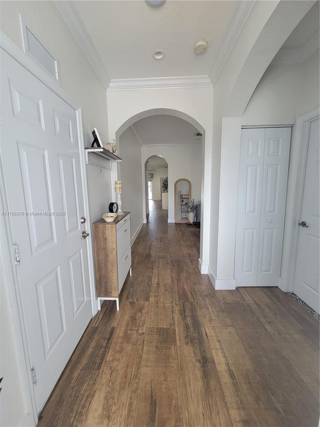 405 Ne 25 Th Ter, House other with 3 bedrooms, 2 bathrooms and null parking in Homestead FL | Image 6