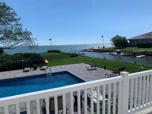 45 Romana Dr, Hampton Bays, NY, 11946-3718 | Card Image