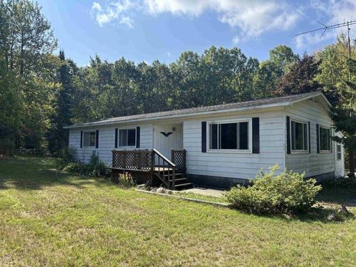 2247 Oakridge Dr, Farwell, MI, 48622-9751 | Card Image