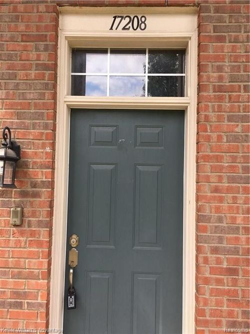 17208 Chesapeake Cir, Walled Lake, MI, 48390-5911 | Card Image