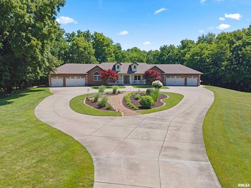 627 10th Ave, Silvis, IL, 61282-2300 | Card Image