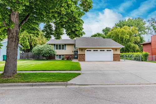 1500 Eastwood, Bismarck, ND, 58504 | Card Image