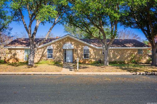106 Seamoor Dr, Fredericksburg, TX, 78624-3415 | Card Image